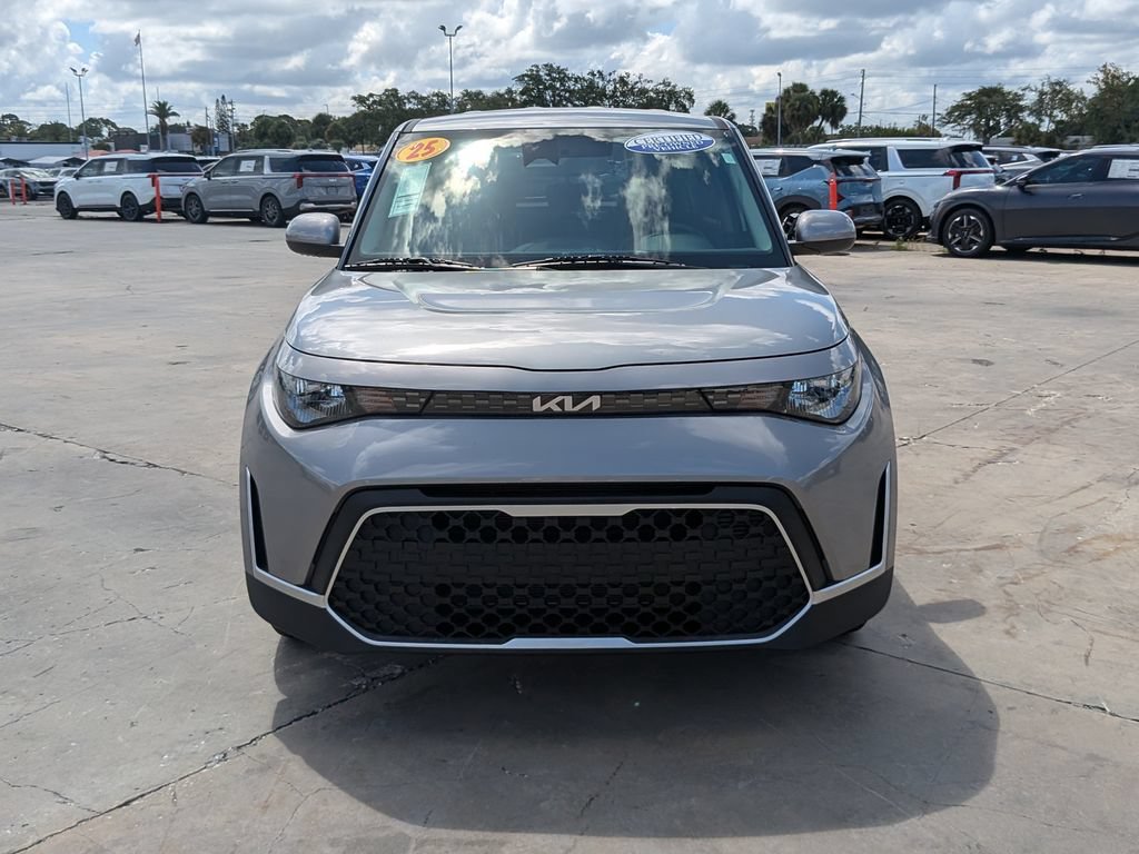 Certified 2025 Kia Soul LX w/ LX Technology Package FWD image 3