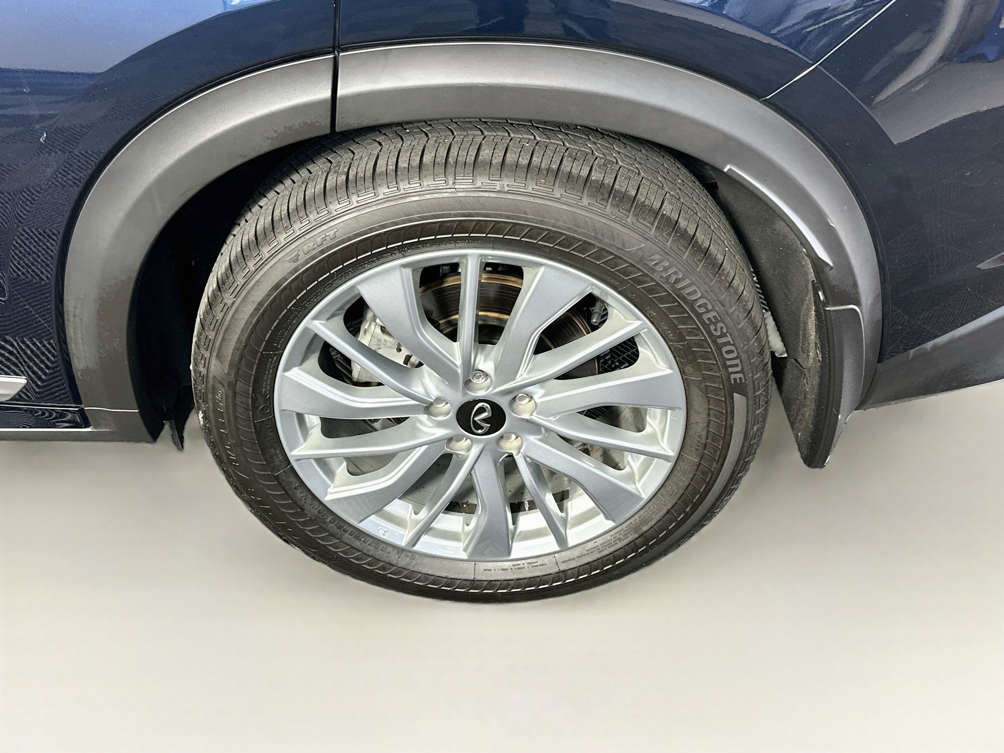 Used 2023 INFINITI QX50 Luxe w/ Accent Package FWD image 11