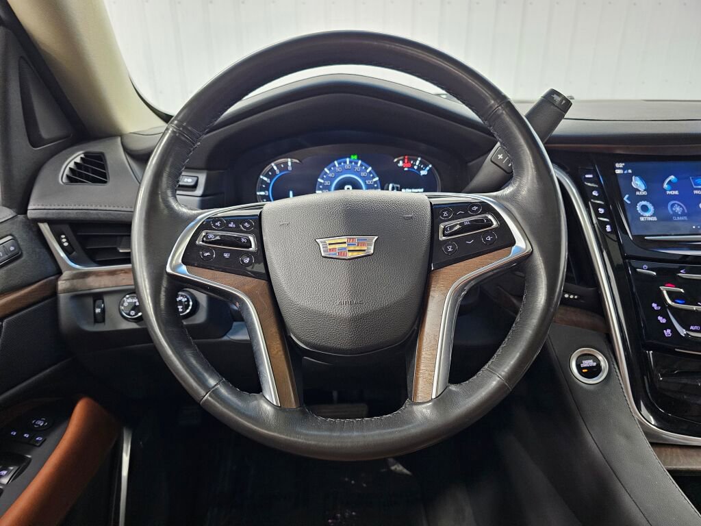 Used 2019 Cadillac Escalade Luxury AWD/4WD image 16