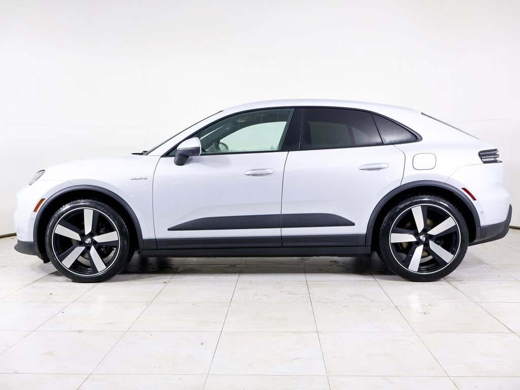 New 2026 Porsche Macan 4 Electric AWD/4WD image 2