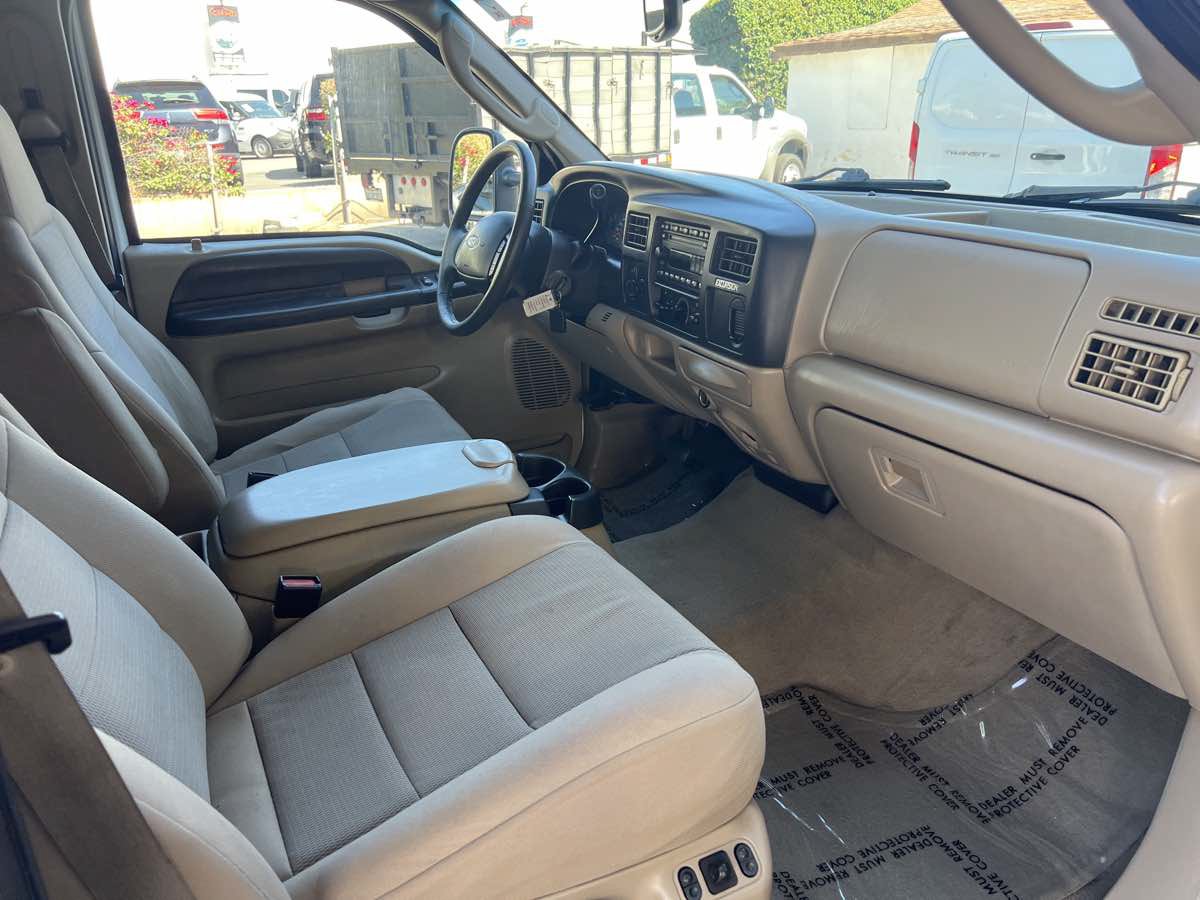 Used 2005 Ford Excursion XLT AWD/4WD image 13