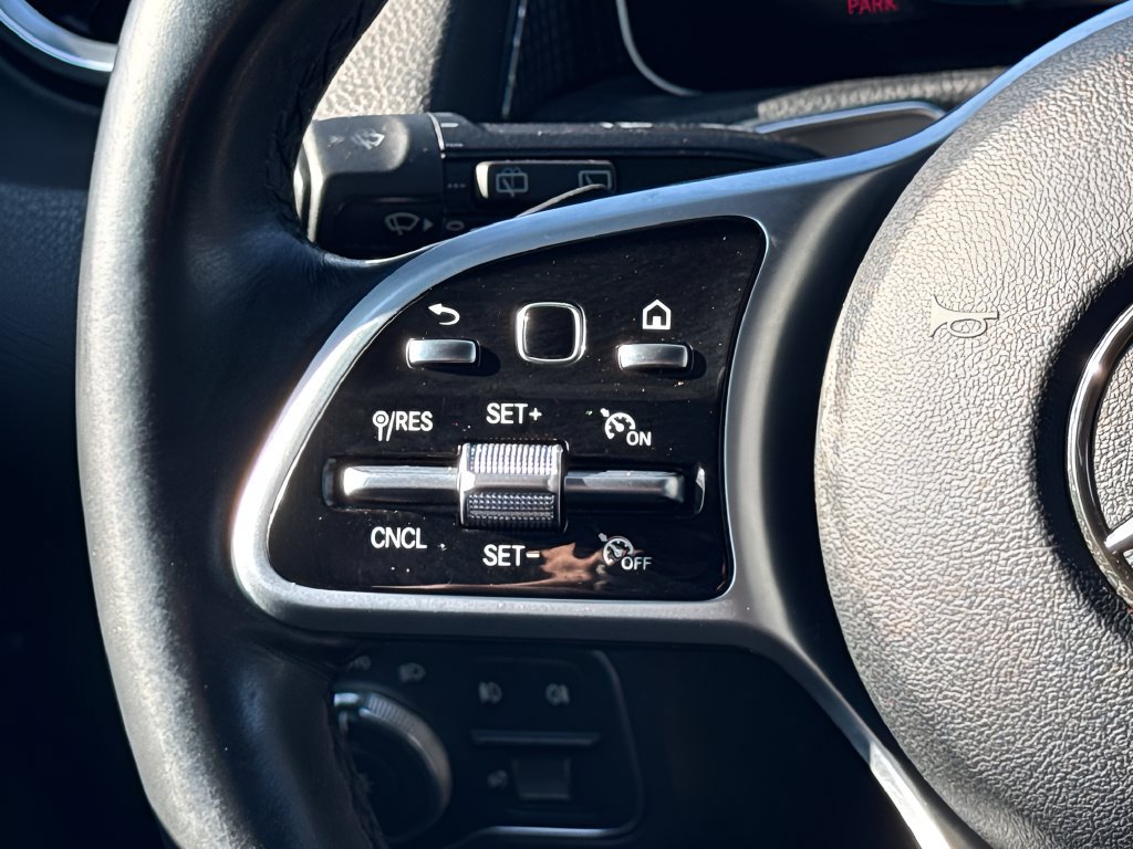 Used 2020 Mercedes-Benz GLB 250 4MATIC w/ Premium Package image 15
