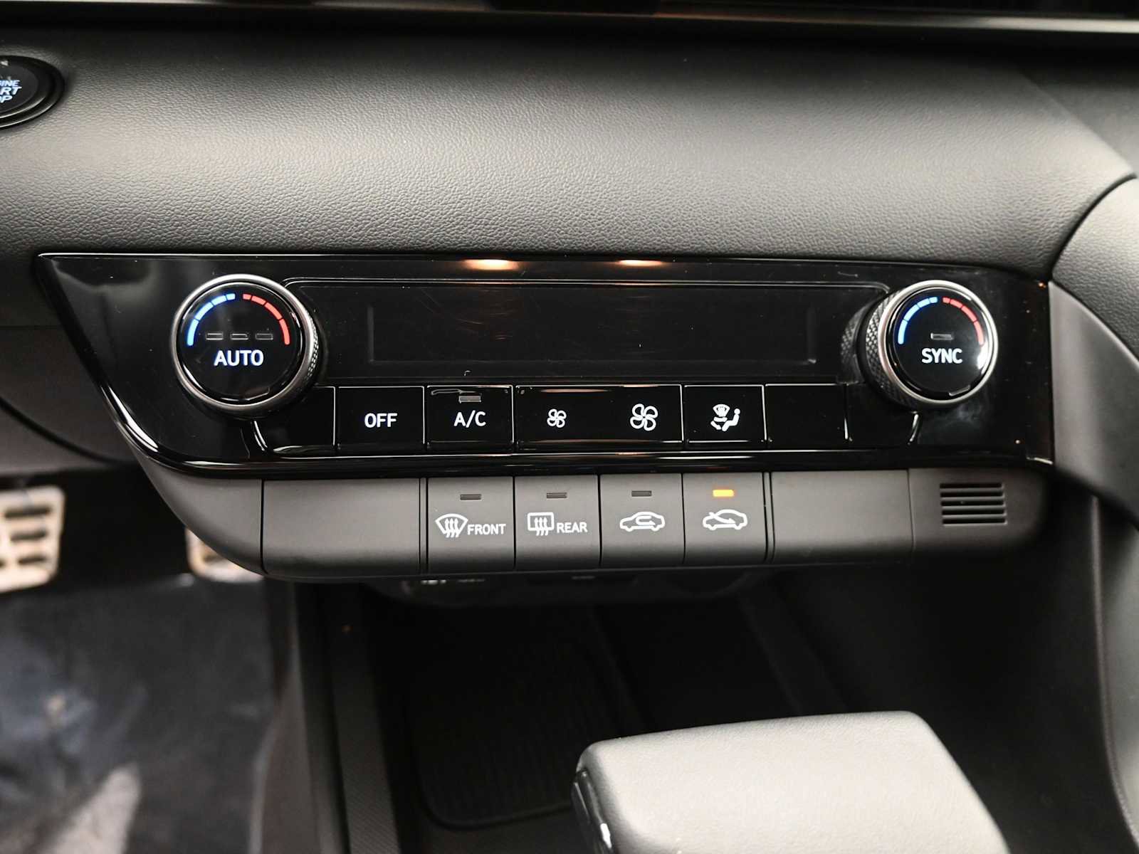 Certified 2025 Hyundai Elantra Sport image 30