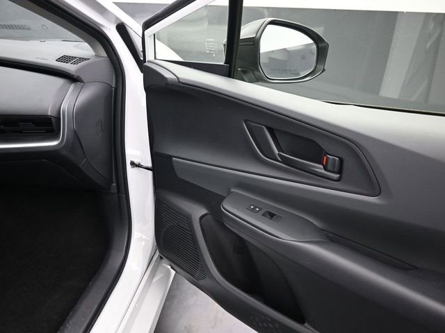 Used 2025 Toyota Prius LE FWD image 24