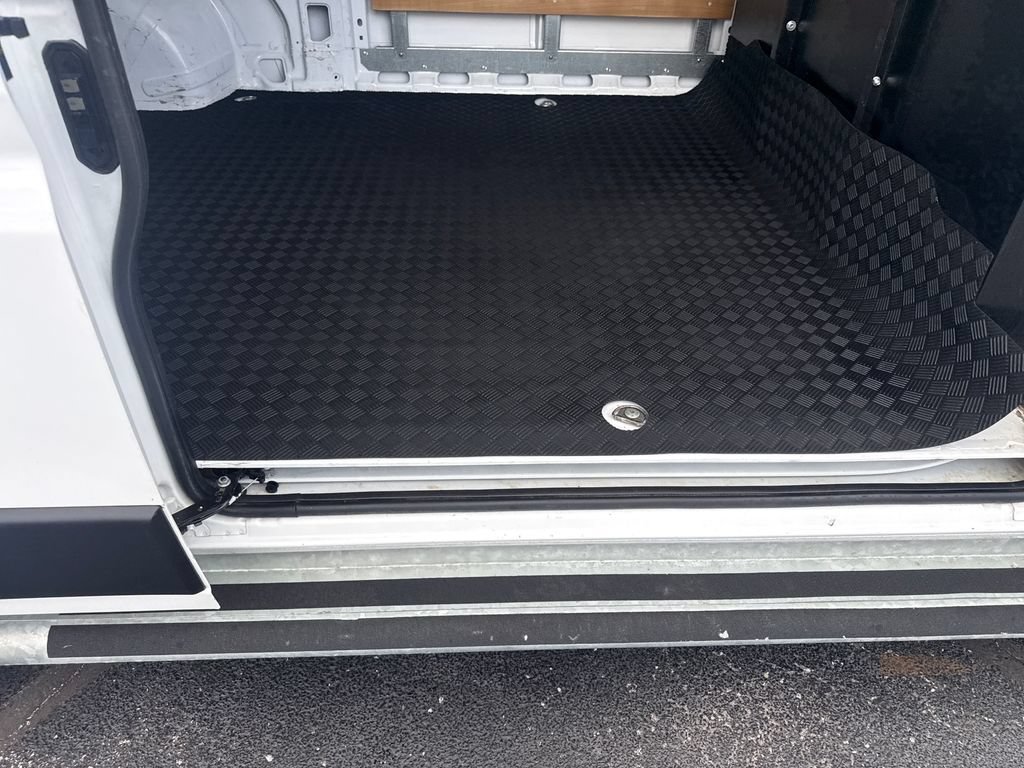 Used 2025 RAM ProMaster 2500 w/ U-Haul Equipment Group FWD image 19