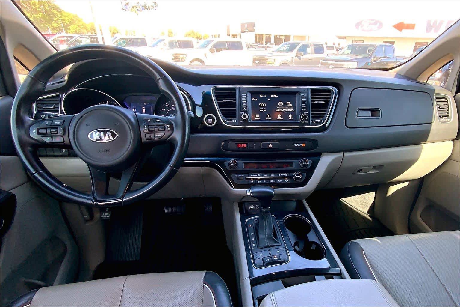 Used 2017 Kia Sedona EX FWD image 16