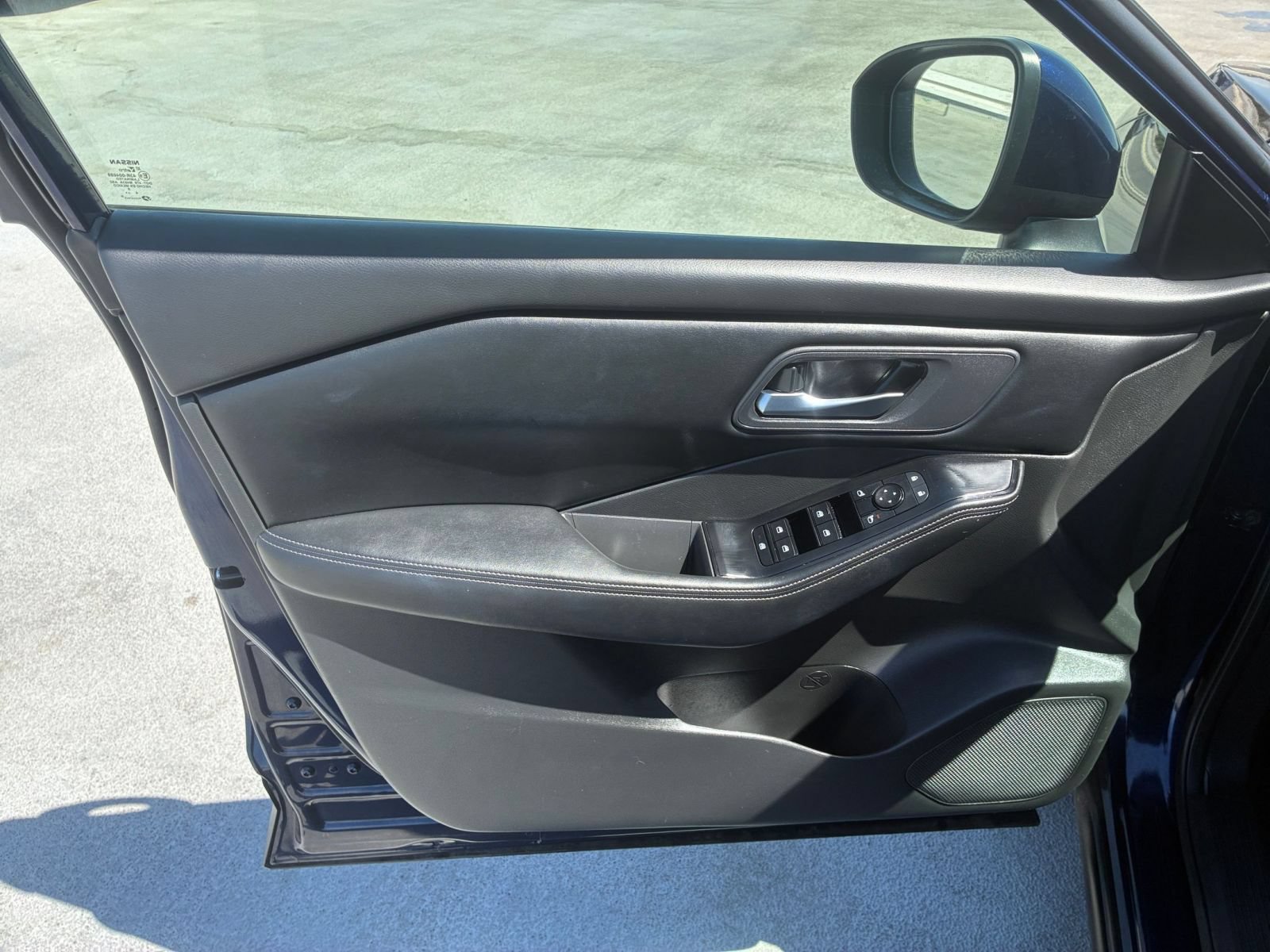 Used 2025 Nissan Rogue SV FWD image 18