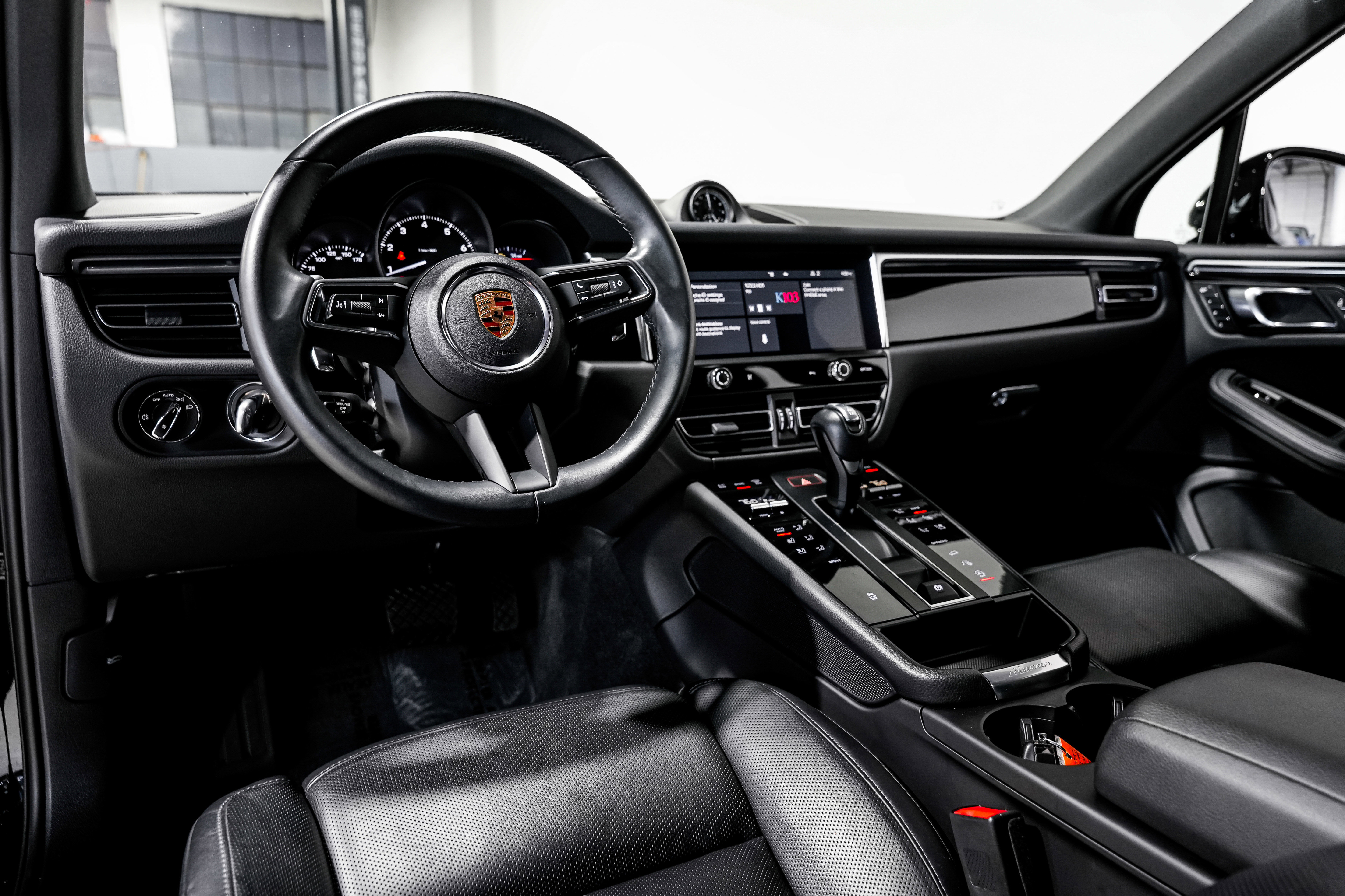 Used 2024 Porsche Macan image 9