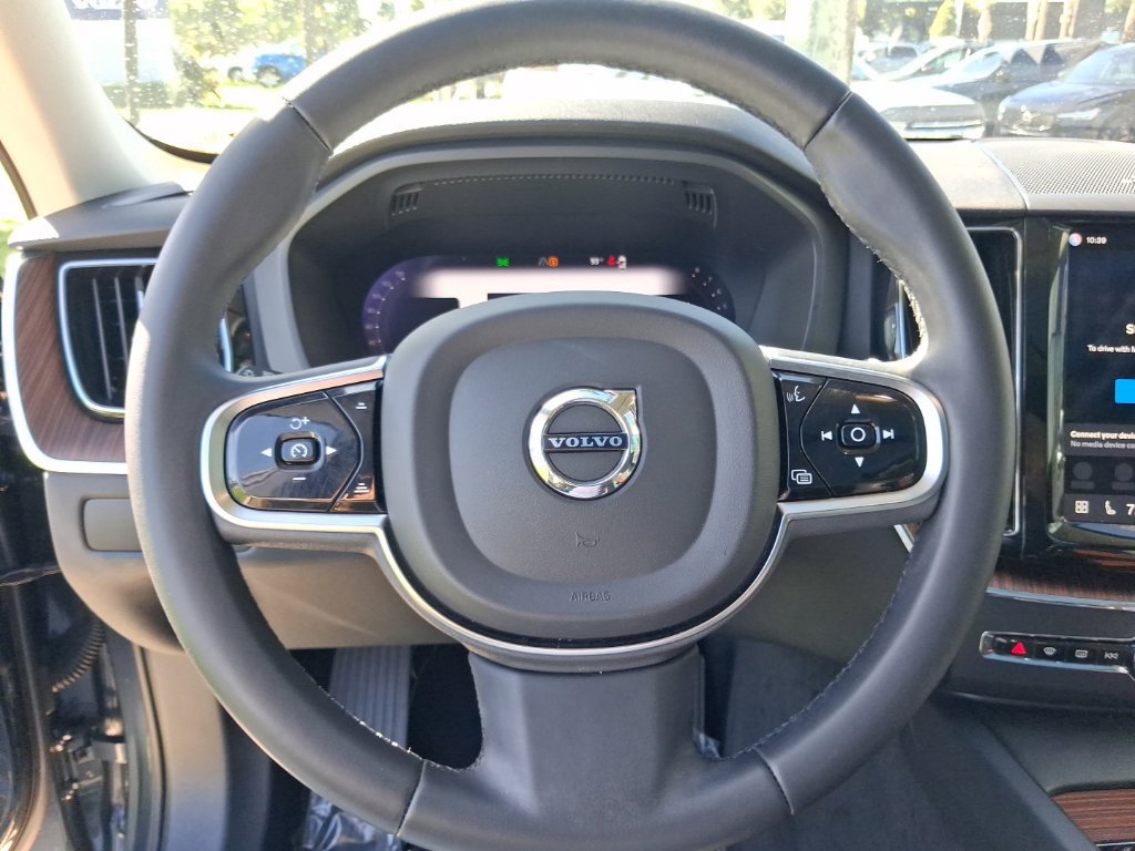 Certified 2024 Volvo XC60 B5 Plus w/ Protection Package Premier AWD/4WD image 17