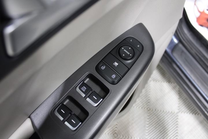 Used 2020 Kia Sportage LX image 16