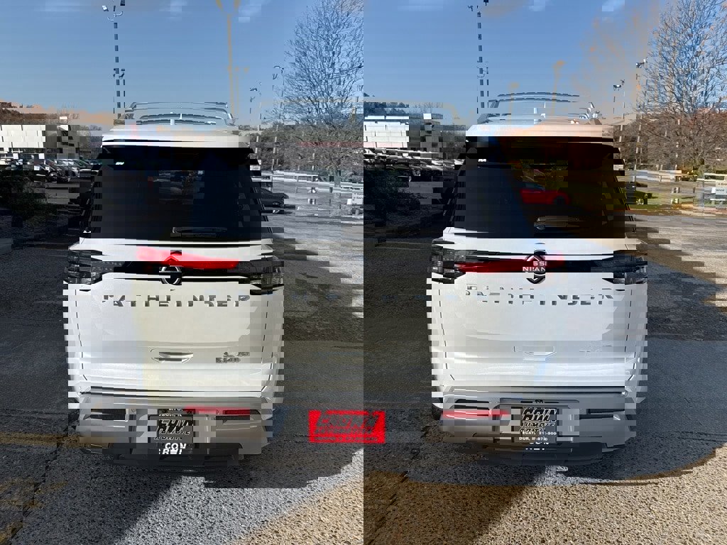 New 2025 Nissan Pathfinder SL image 5