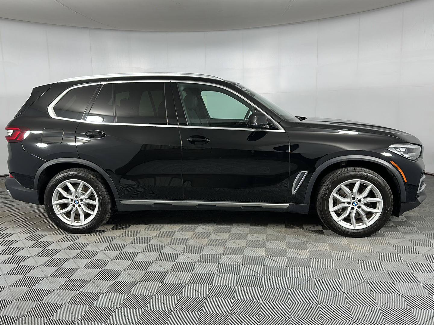 Used 2021 BMW X5 xDrive40i w/ Convenience Package AWD/4WD image 31