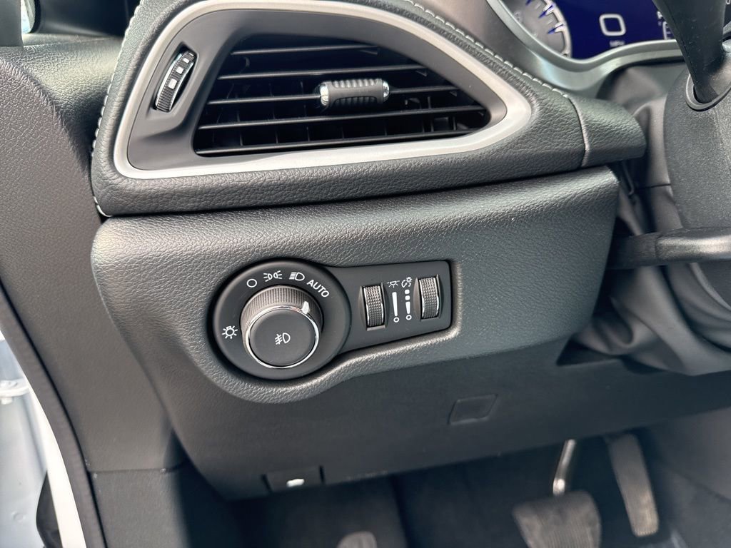 New 2026 Chrysler Pacifica Select FWD image 16