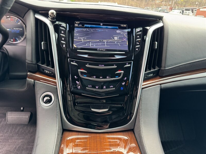 Used 2020 Cadillac Escalade ESV Premium Luxury image 30