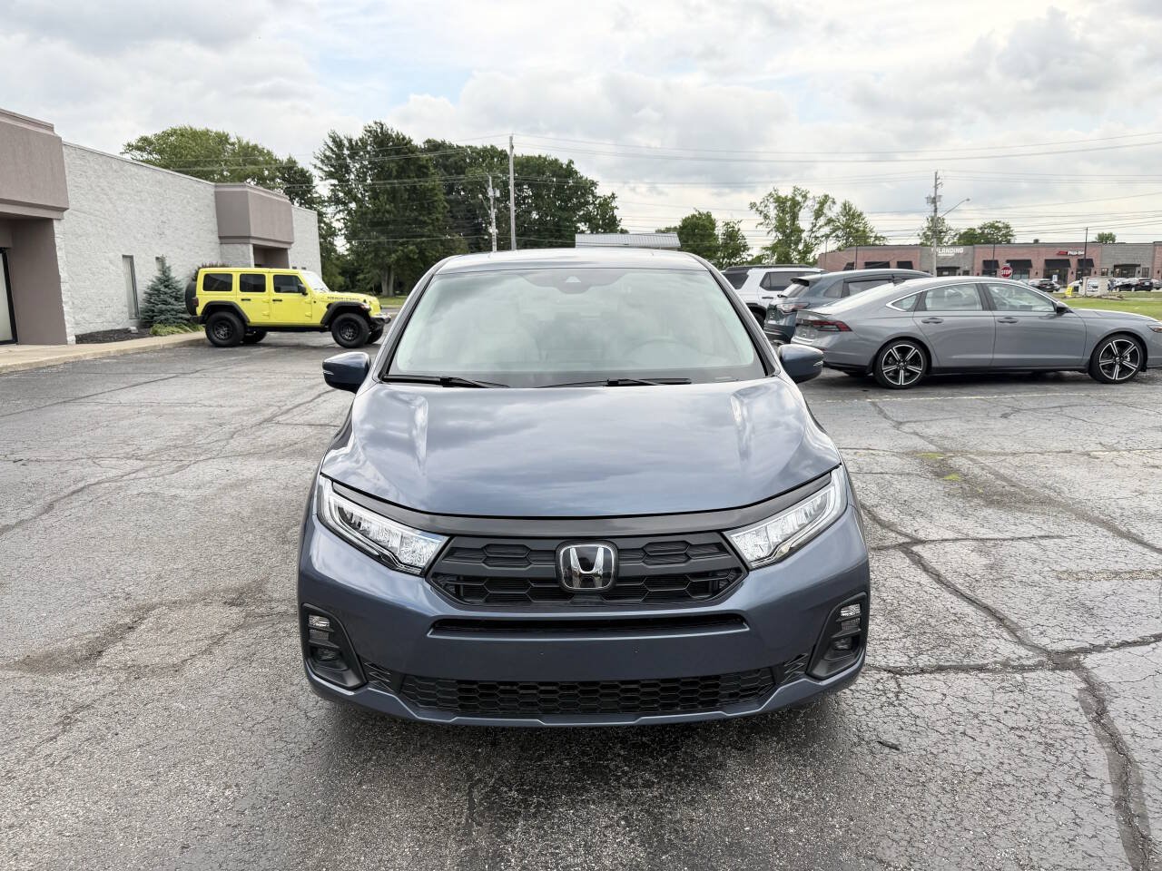 Used 2025 Honda Odyssey EX-L image 2