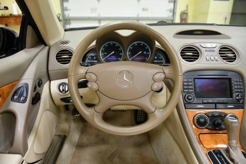 Used 2008 Mercedes-Benz SL 550 w/ P1 Pkg image 32