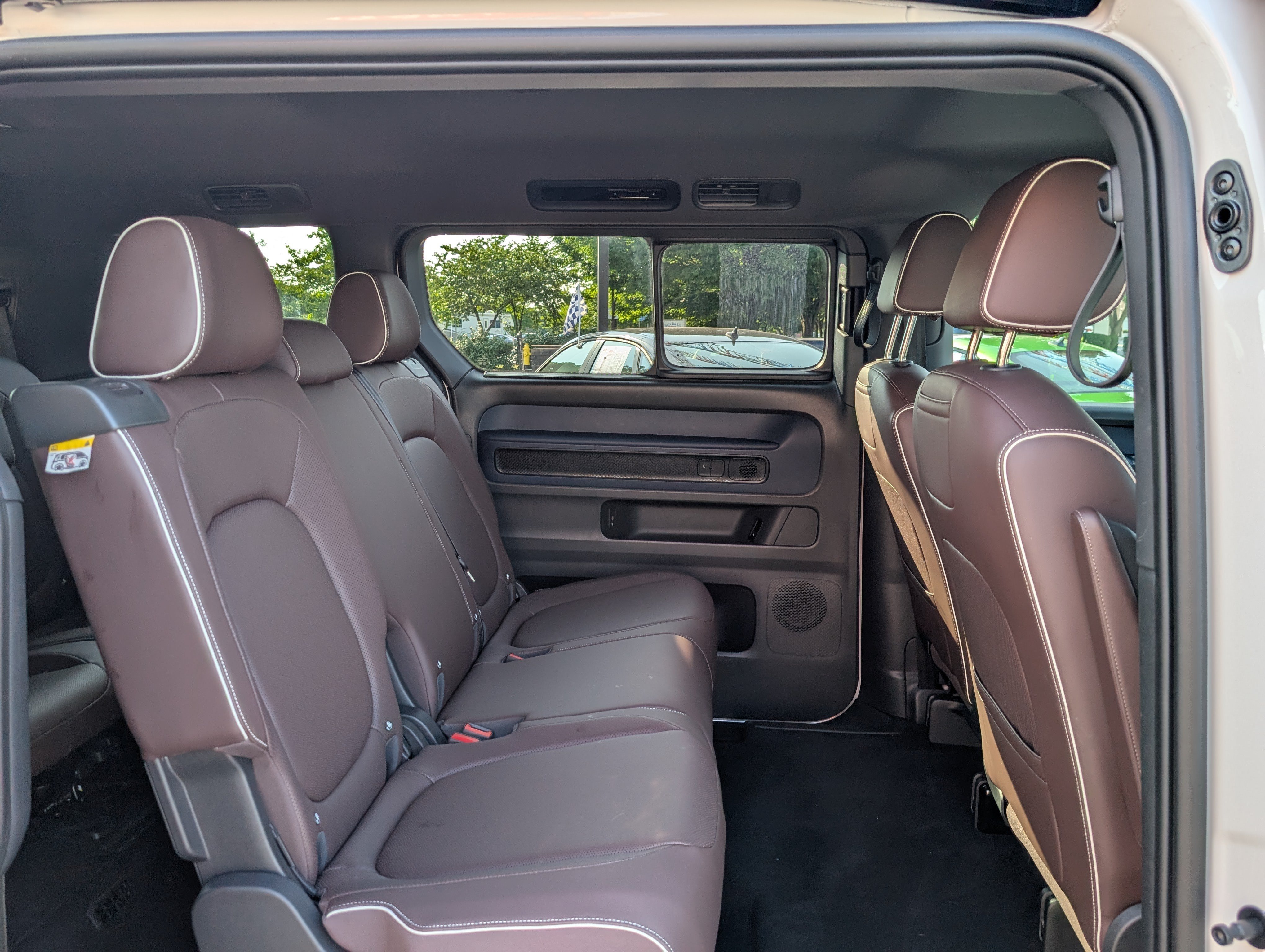 Used 2025 Volkswagen ID. Buzz Pro S Plus RWD image 11