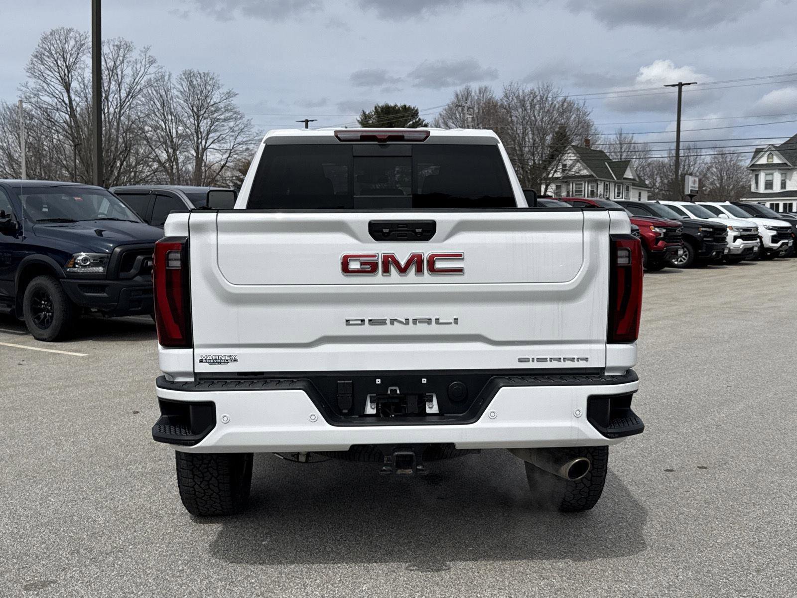 Used 2025 GMC Sierra 2500 Denali image 6