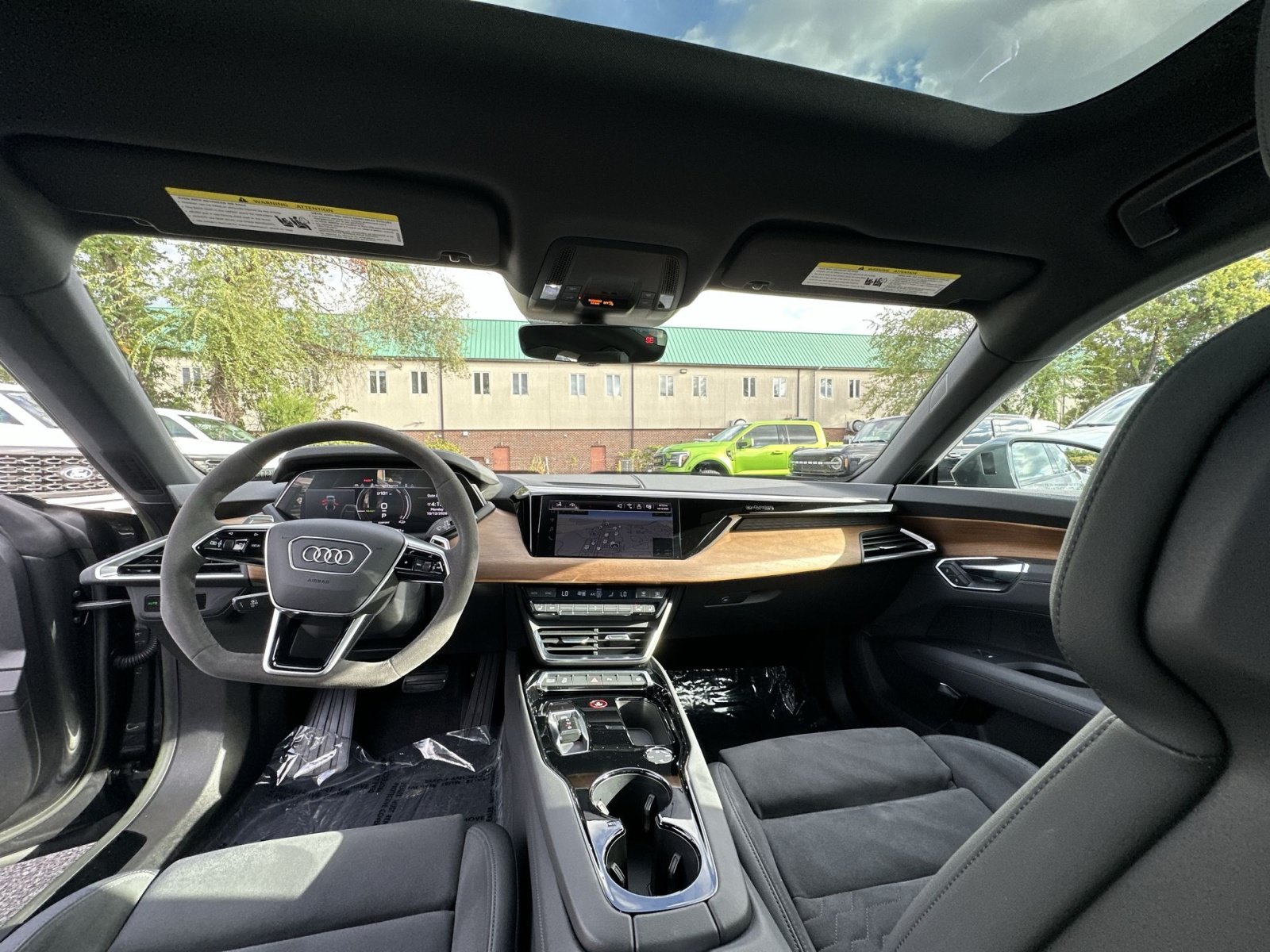 Used 2023 Audi e-tron GT Premium Plus AWD/4WD image 24