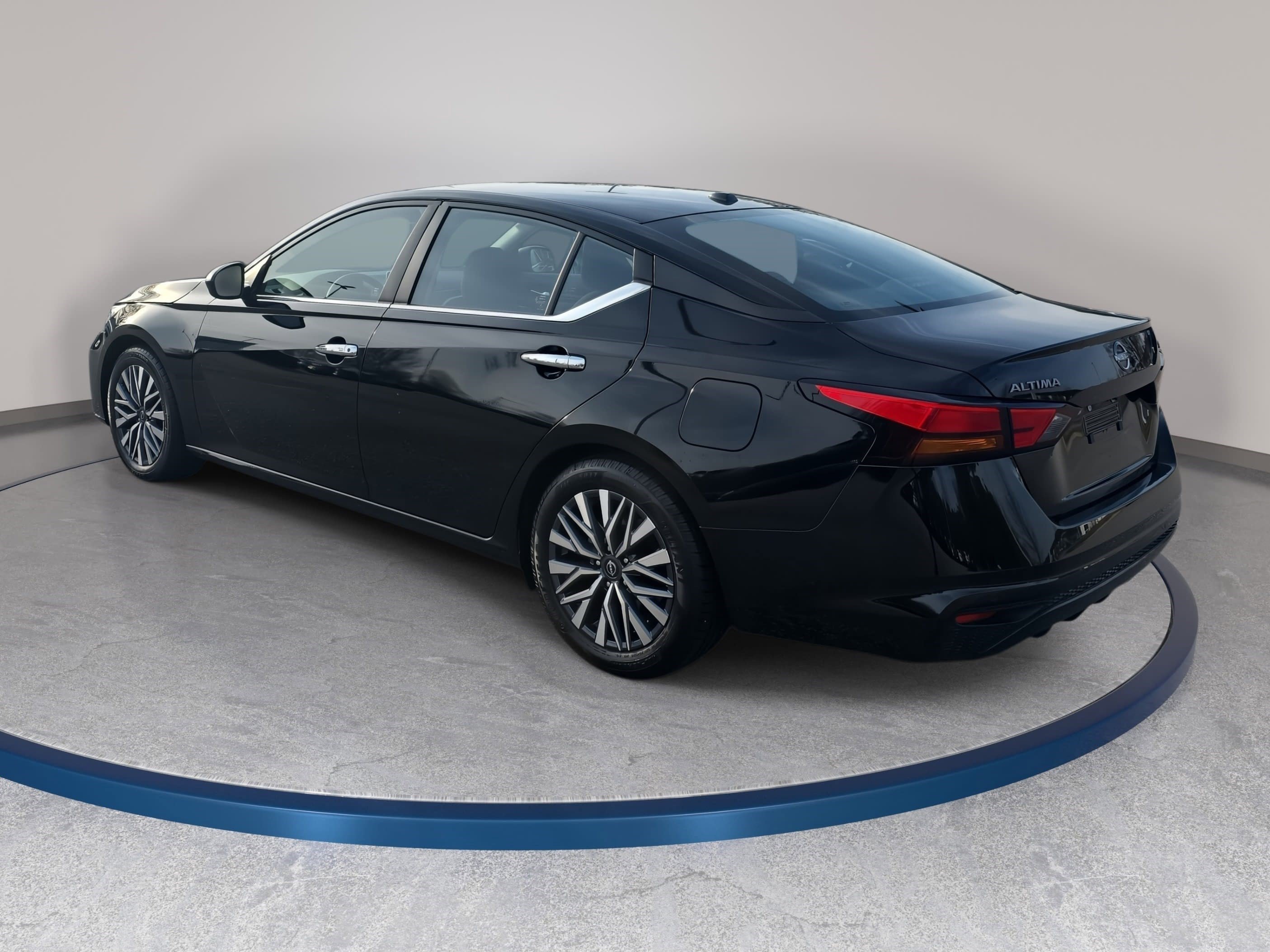 Used 2024 Nissan Altima 2.5 SV image 6