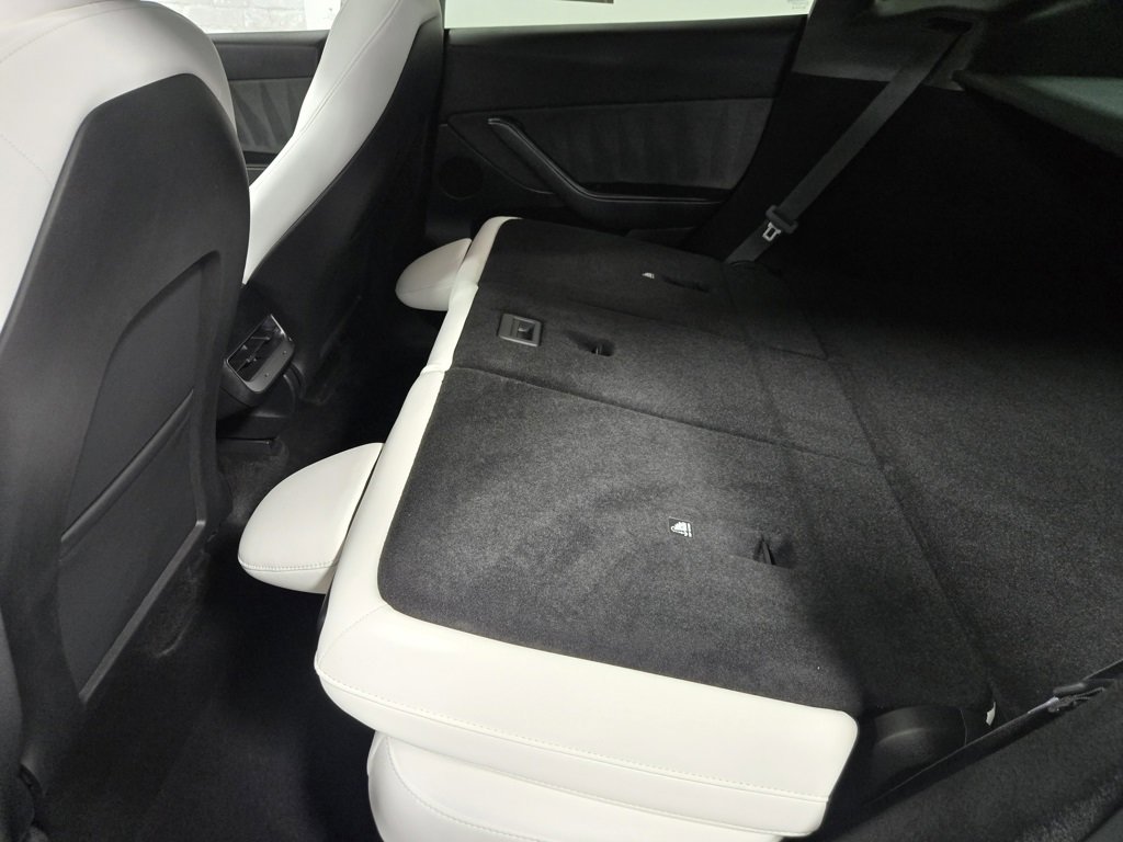 Used 2023 Tesla Model Y Long Range image 37