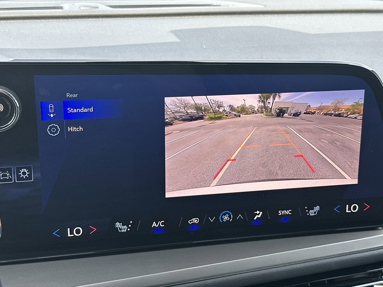 Used 2025 Chevrolet Traverse LT FWD image 27