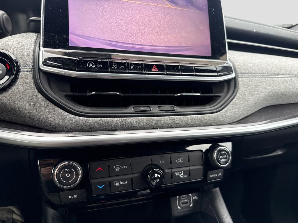 Used 2023 Jeep Compass Latitude image 19