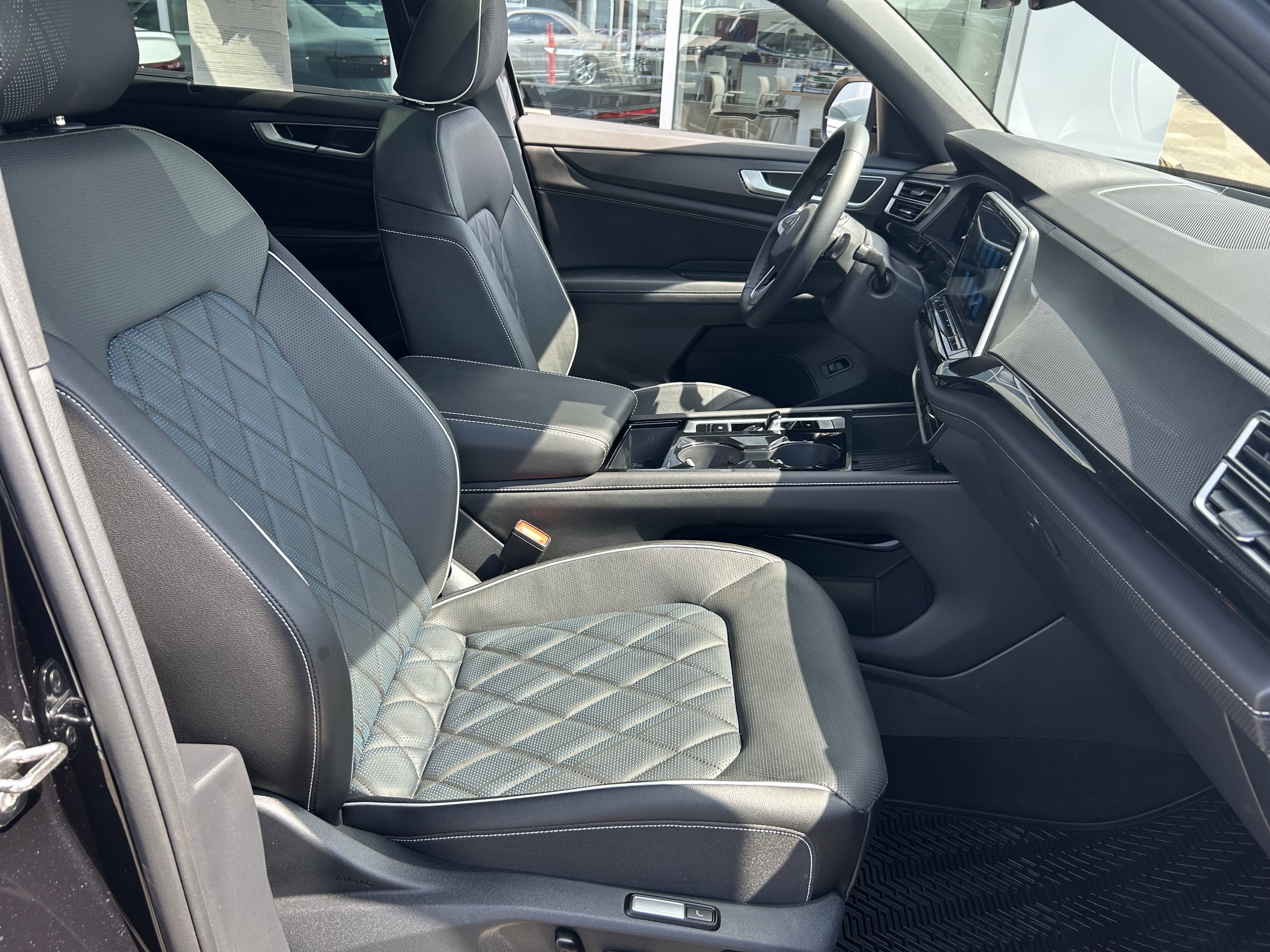 Certified 2025 Volkswagen Atlas Cross Sport SEL Premium R-Line AWD/4WD image 27