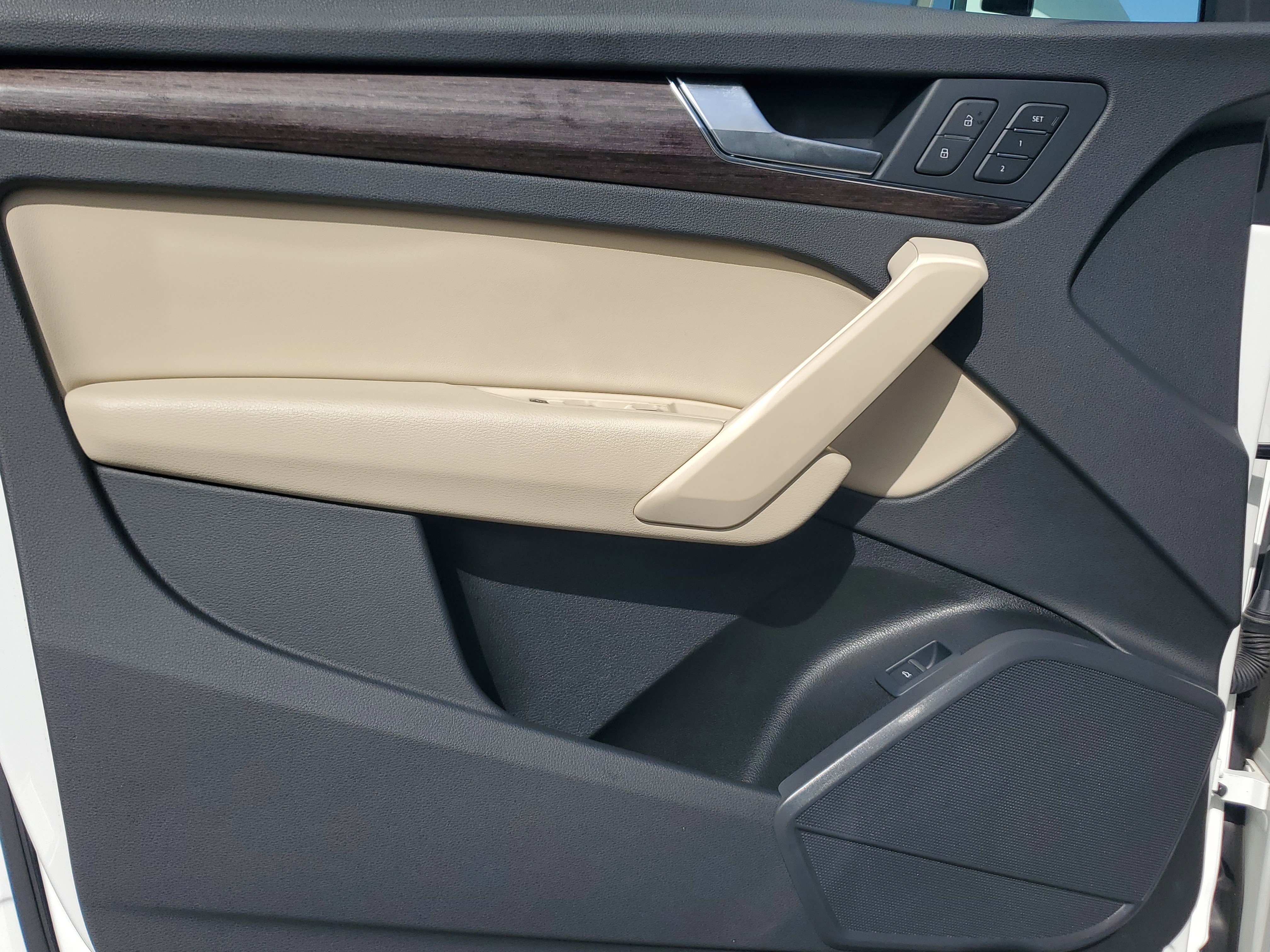 Used 2021 Audi Q5 Premium w/ Convenience Package image 27