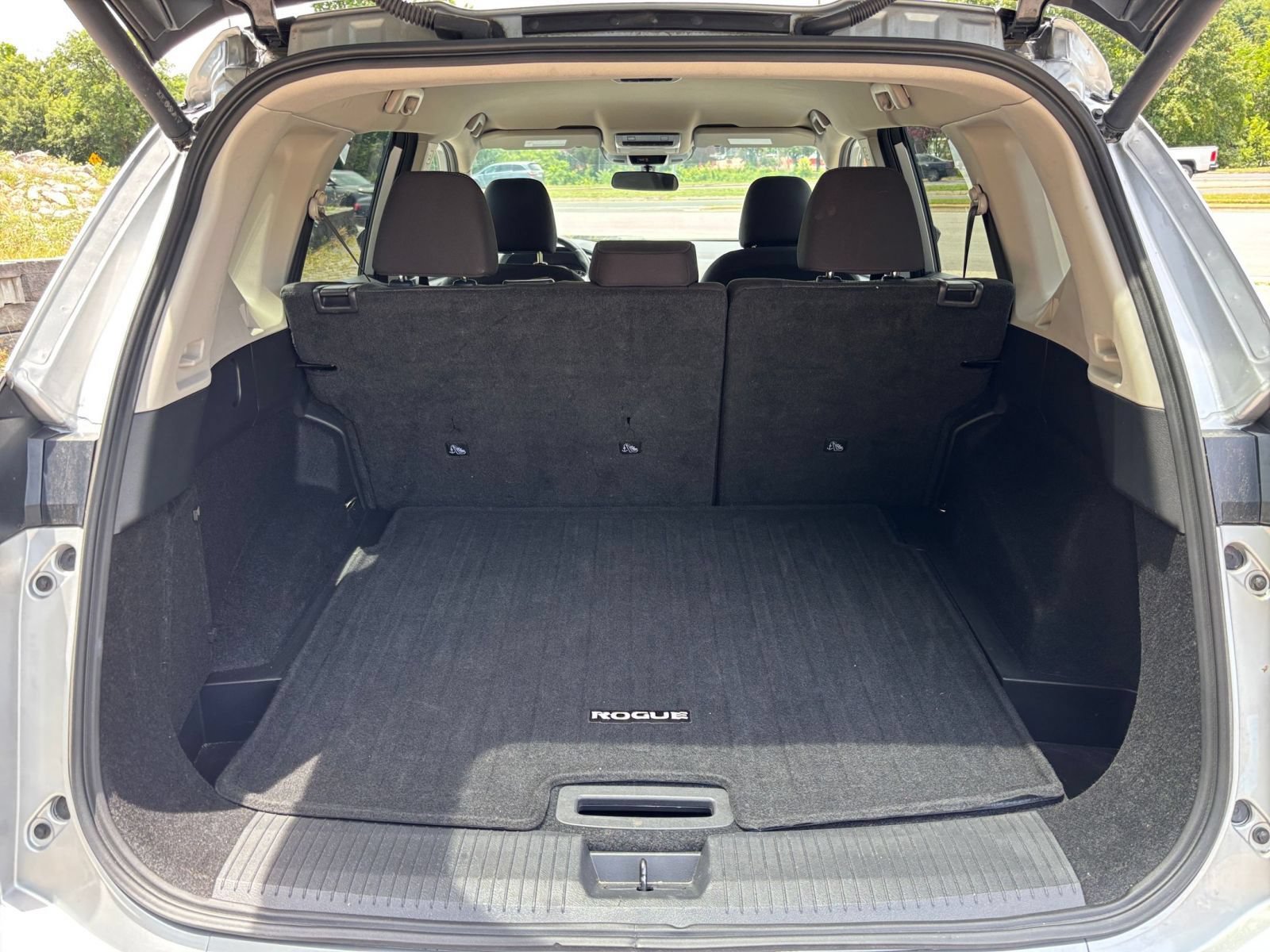 Used 2025 Nissan Rogue SV FWD image 28