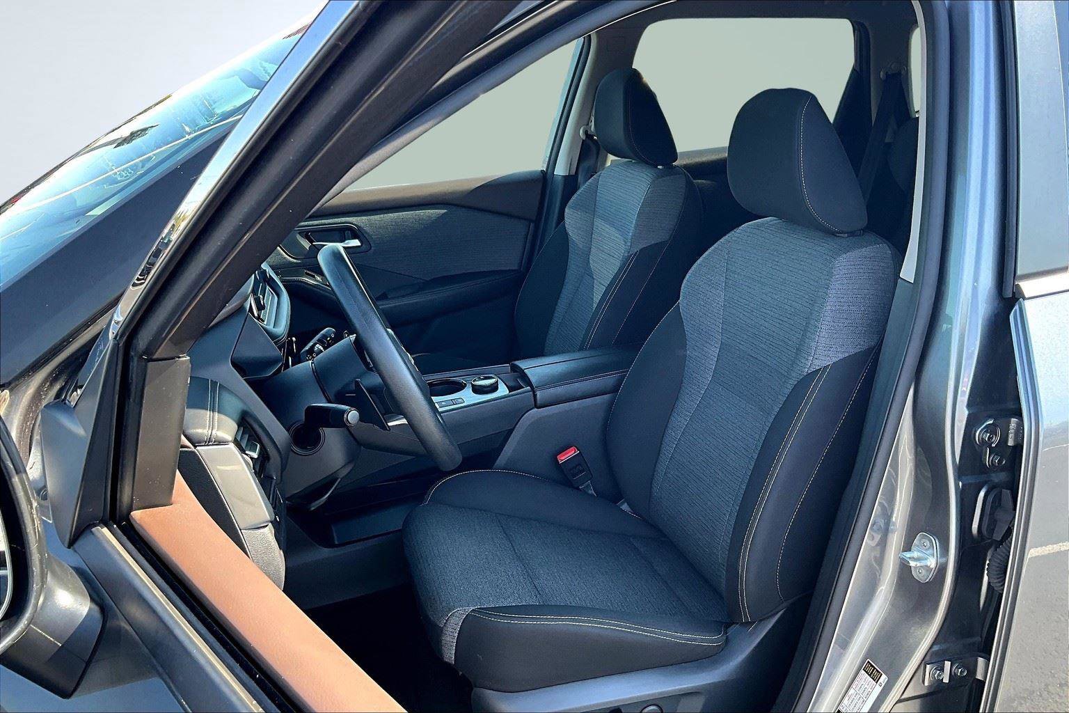 Used 2022 Nissan Rogue SV image 25