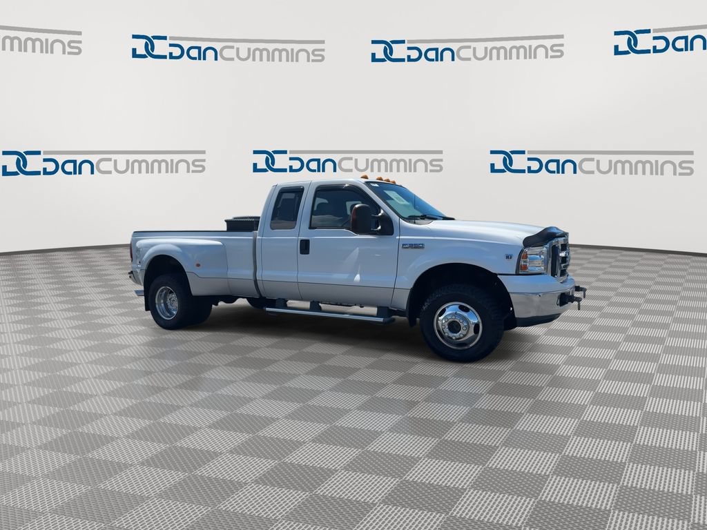 Used 2007 Ford F350 Lariat AWD/4WD image 2