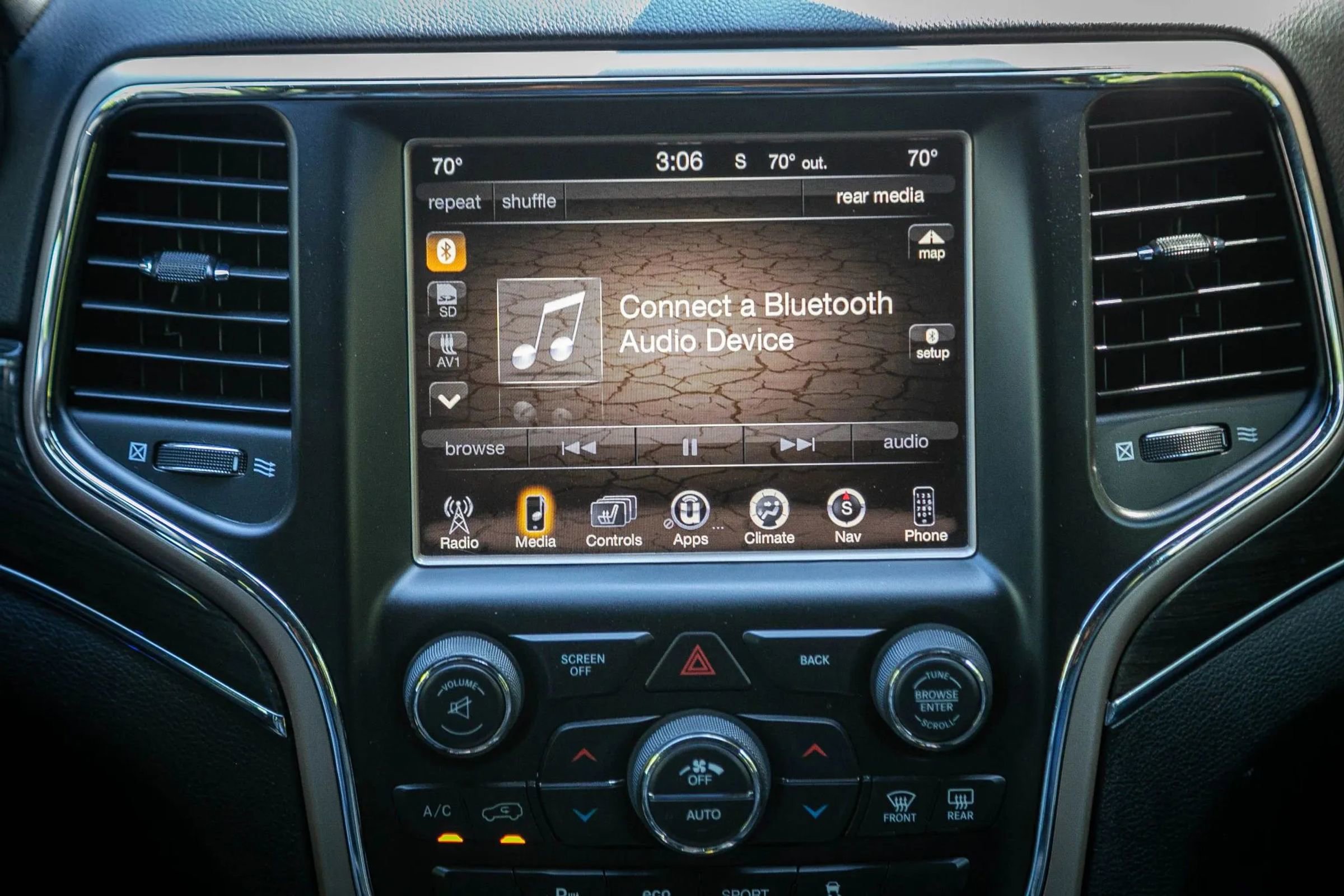 Used 2017 Jeep Grand Cherokee Overland image 24