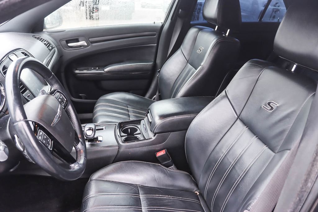 Used 2014 Chrysler 300 S image 9