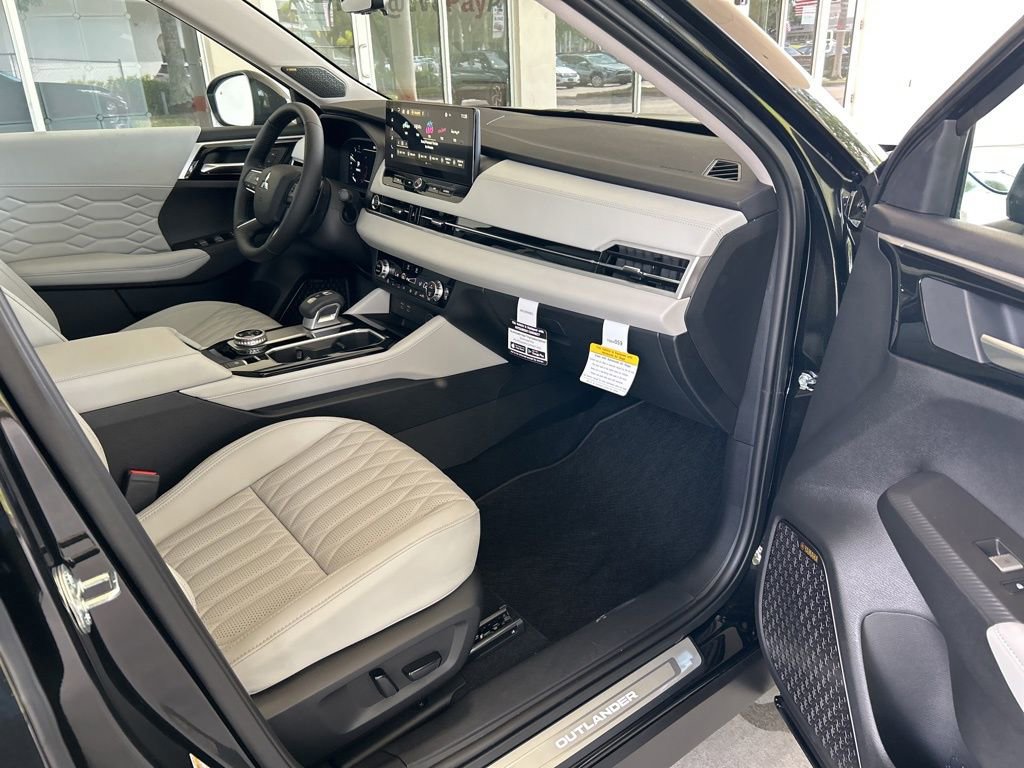 New 2025 Mitsubishi Outlander SEL image 23