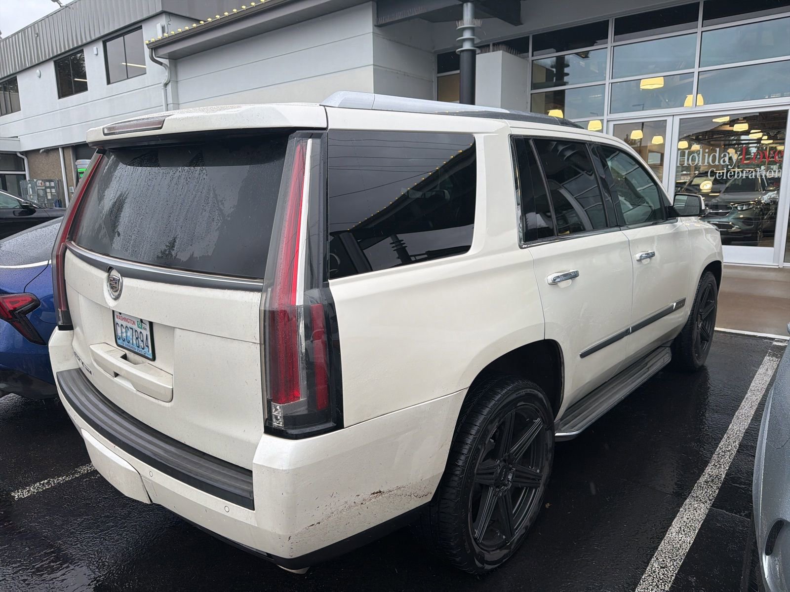 Used 2015 Cadillac Escalade Luxury image 4