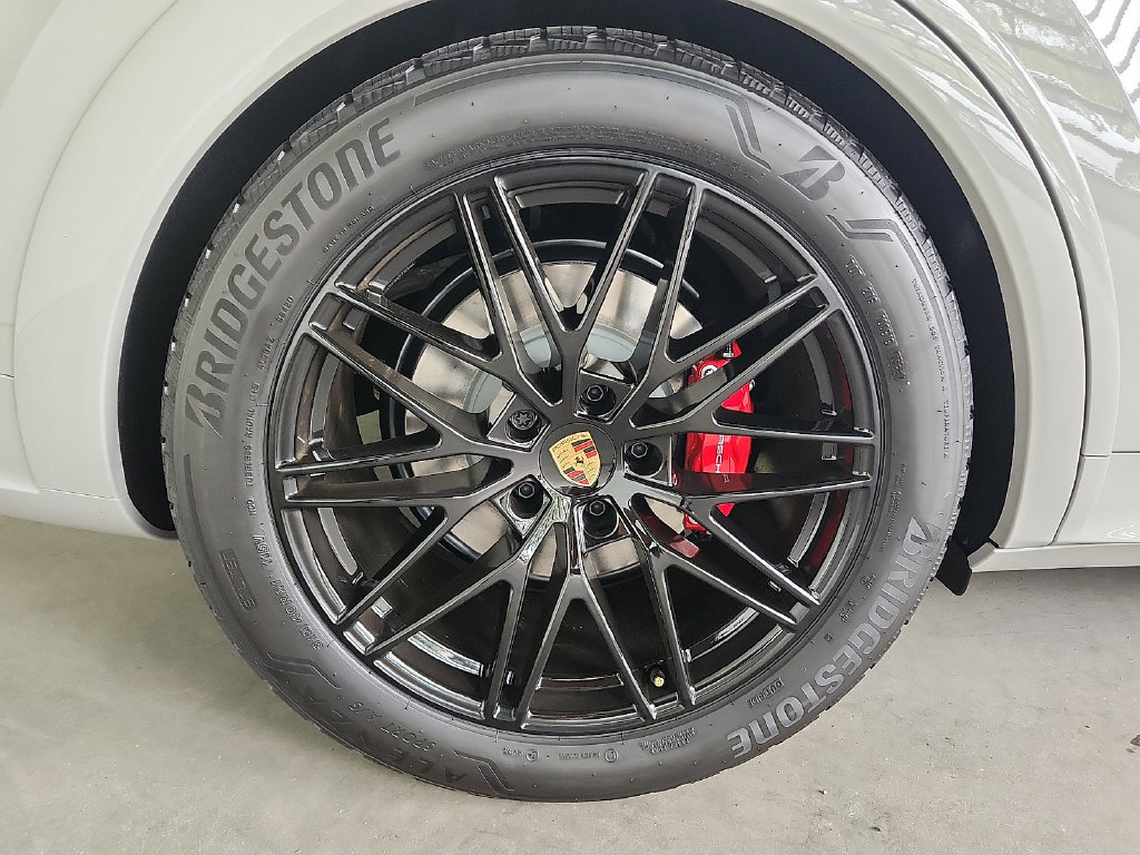 New 2026 Porsche Cayenne GTS AWD/4WD image 10