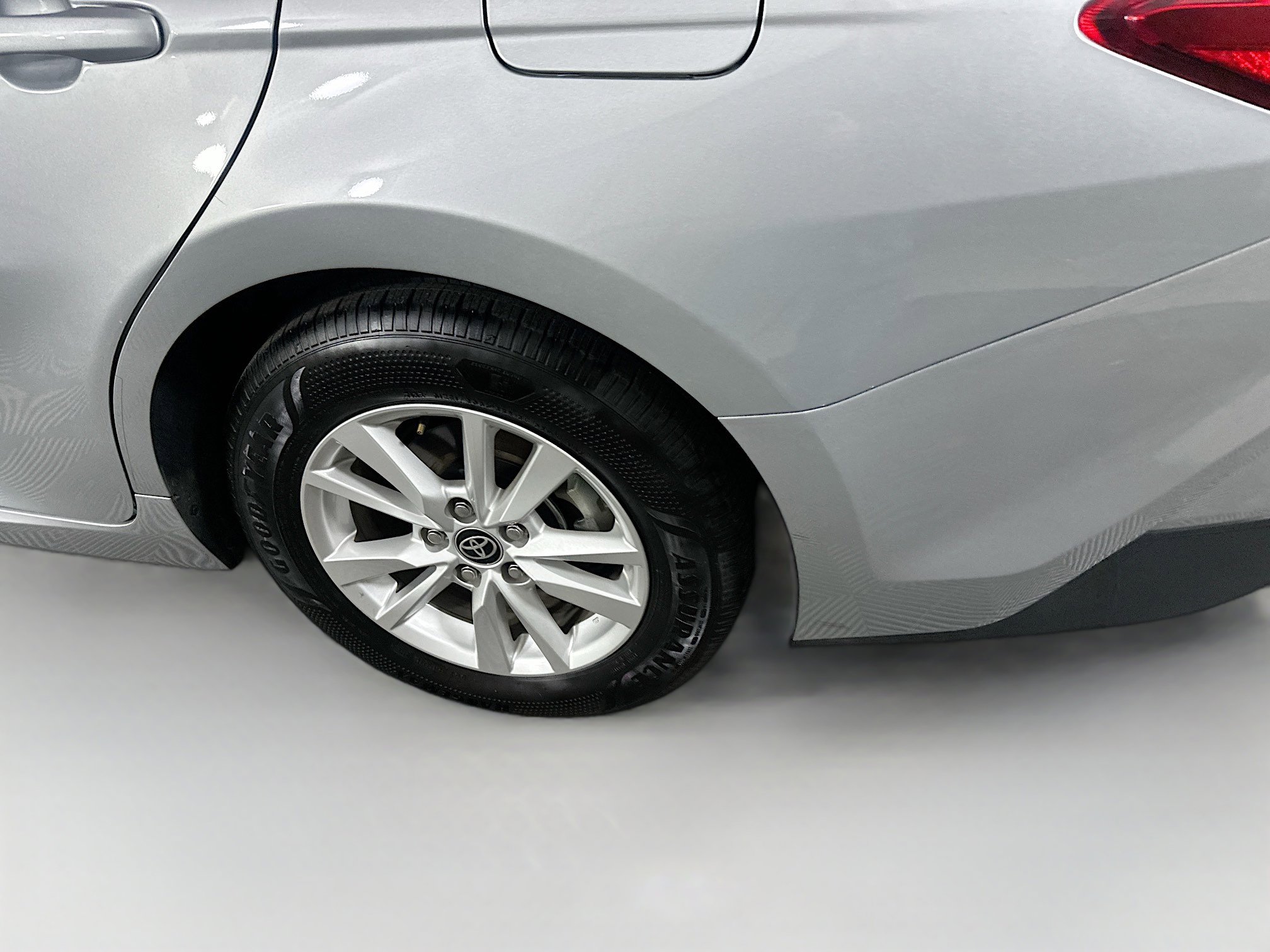 Used 2025 Toyota Camry LE FWD image 11
