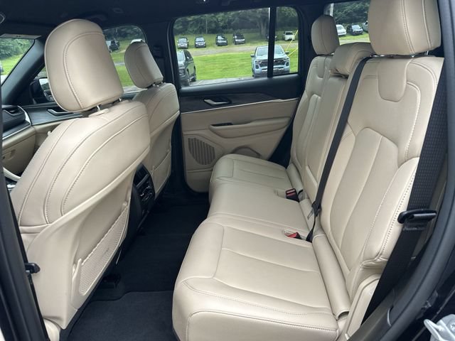 Used 2023 Jeep Grand Cherokee Limited AWD/4WD image 26