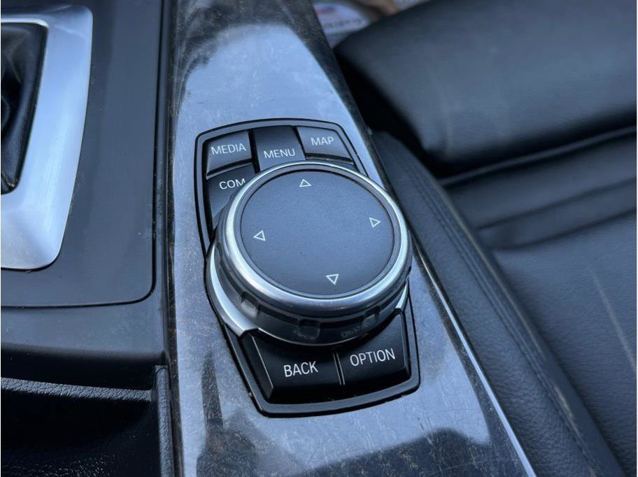 Used 2017 BMW 330i xDrive Wagon image 15