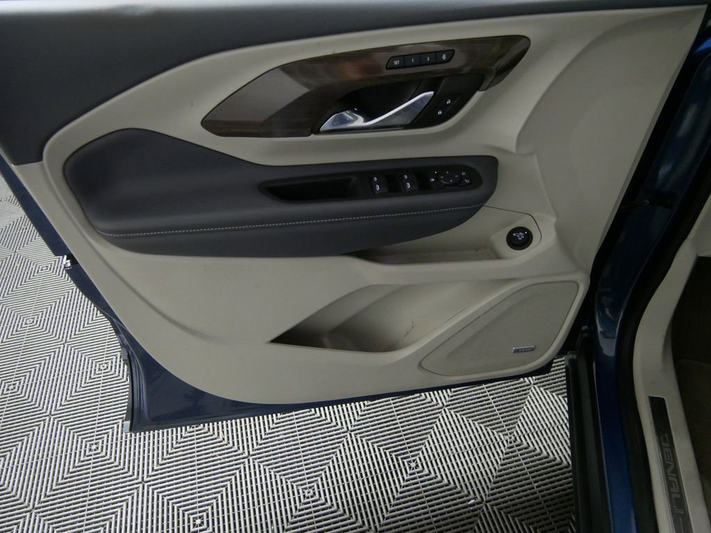 Used 2024 GMC Terrain Denali w/ Denali Premium Package image 13