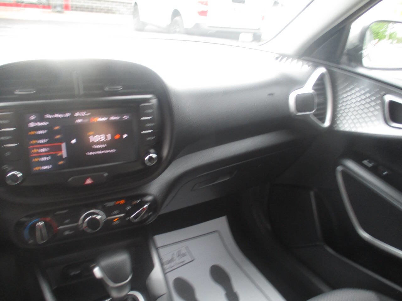 Used 2024 Kia Soul LX w/ Option Group 015 image 18