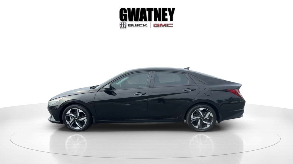 Used 2023 Hyundai Elantra SEL w/ Convenience Package image 4