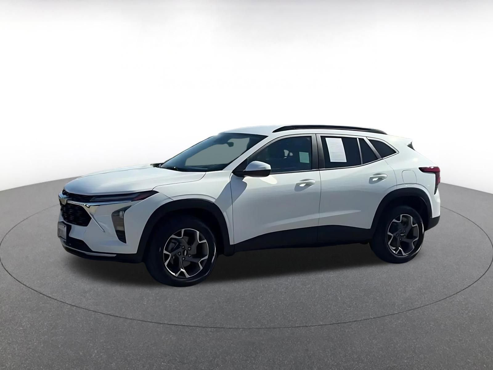 Used 2025 Chevrolet Trax LT image 8