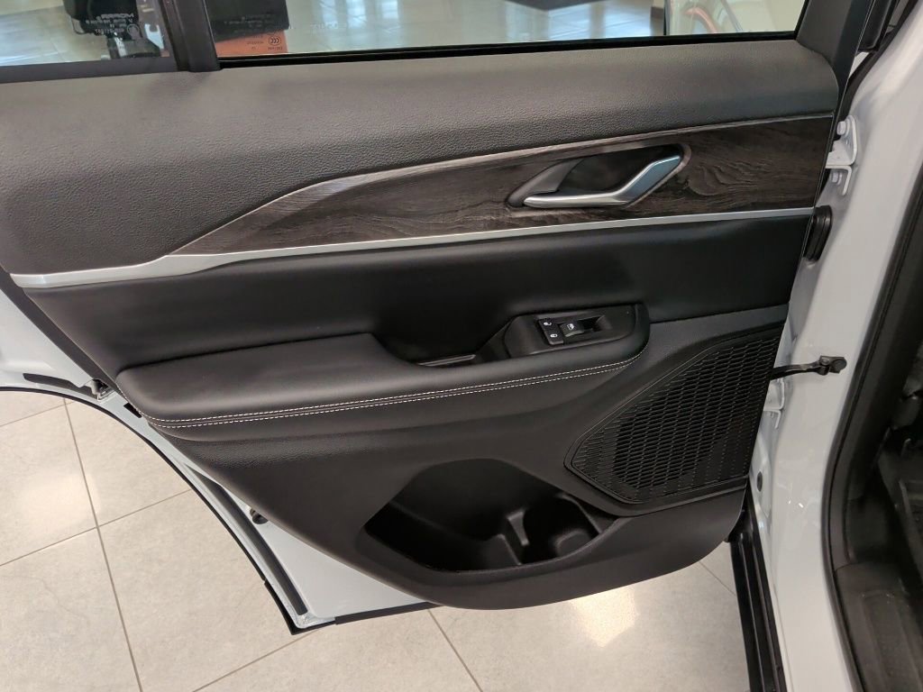 New 2025 Jeep Grand Cherokee Limited image 33