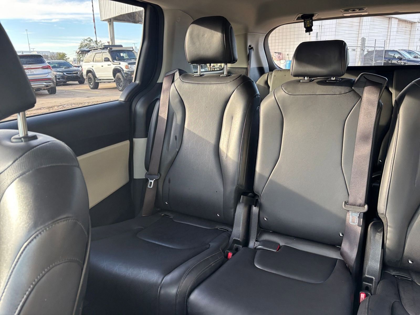 Used 2024 Kia Carnival LX image 40