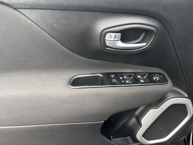 Used 2021 Jeep Renegade Latitude image 13