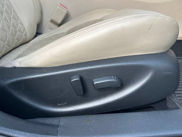 Used 2016 Nissan Maxima Platinum w/ Interior Lighting Package FWD image 13