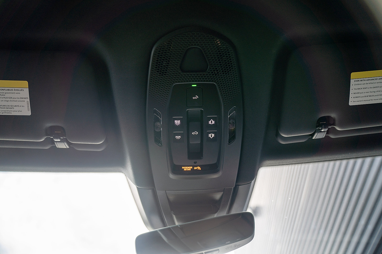 Certified 2025 Porsche Cayenne E-Hybrid w/ Premium Package Plus AWD/4WD image 11