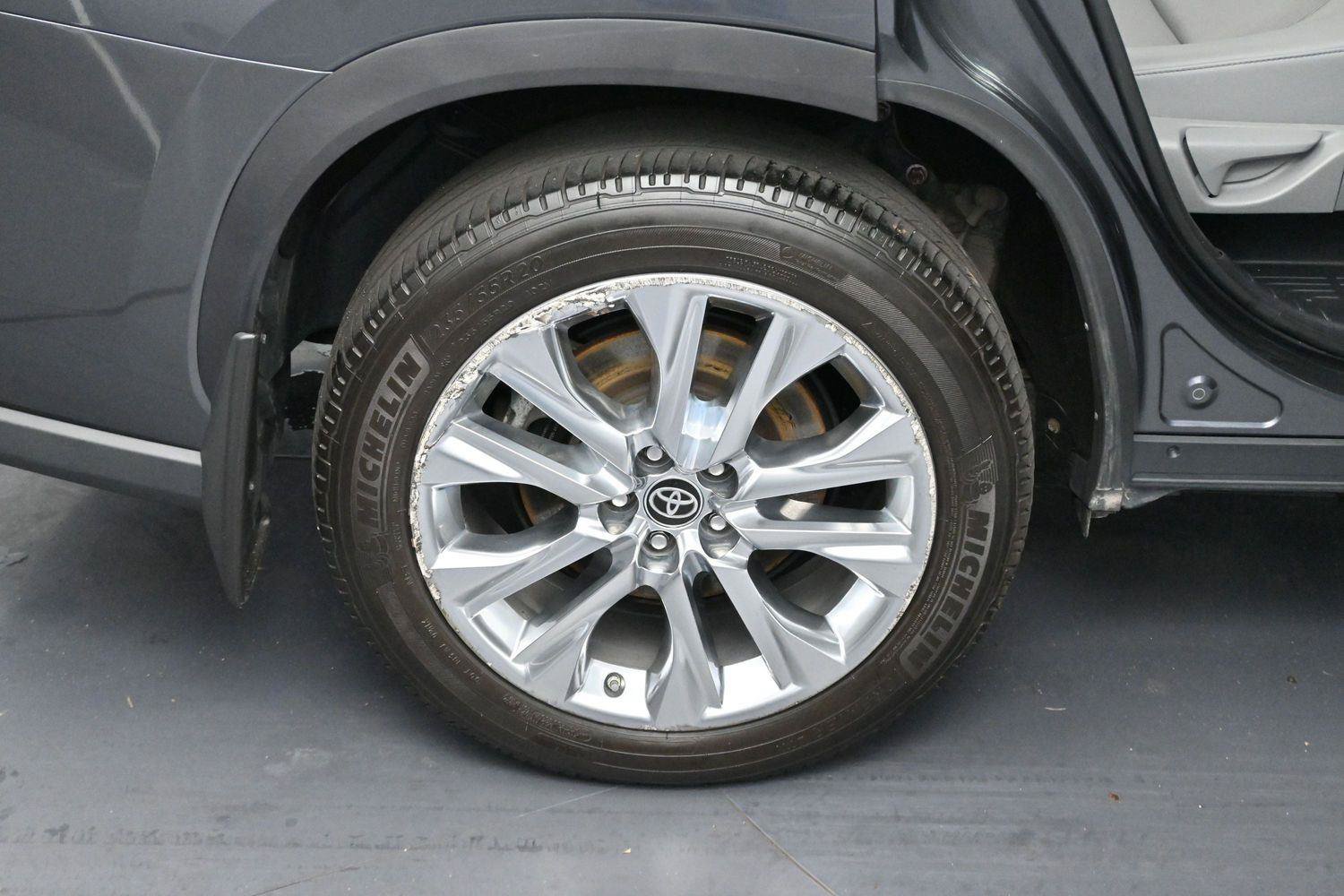Used 2021 Toyota Highlander Limited AWD/4WD image 36